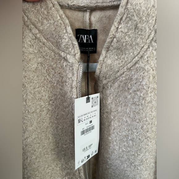 ♥️SOLD♥️ | ZARA WOMEN OVERSIZED BOUCLE BOMBER - Picture 2 of 5